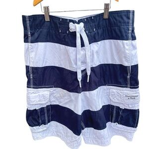 Abercrombie & fitch navy and white with a drawstring waist and cargo pockets